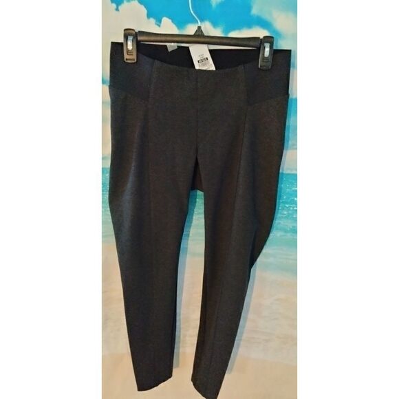A Pea in the Pod Pants - NWT: A pea in the pod woman's maternity wideband leggings. NWT: